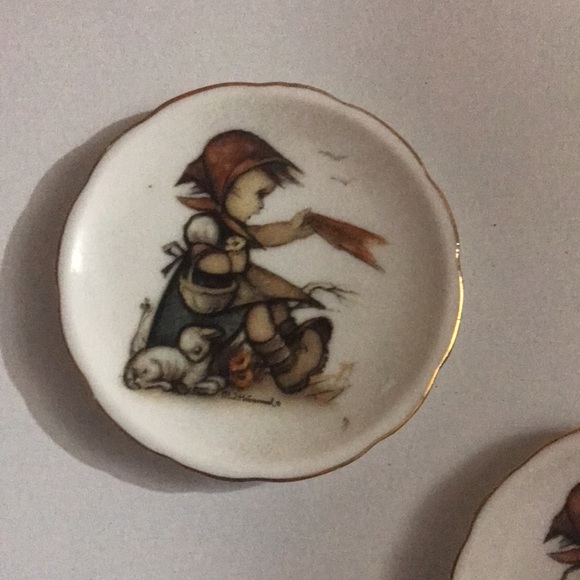 M J Hummel miniature plate set of two - Picture 3 of 7